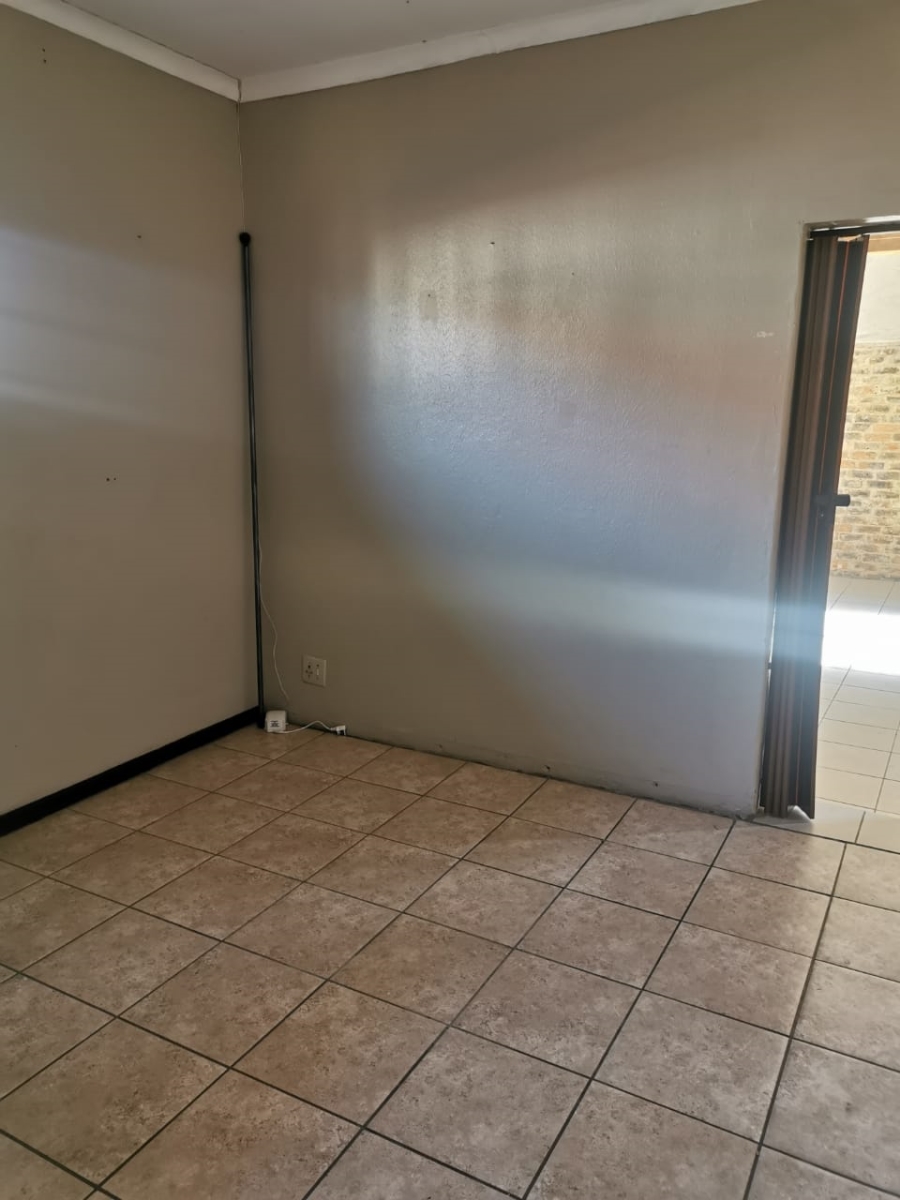 1 Bedroom Property for Sale in Vaalpark Free State